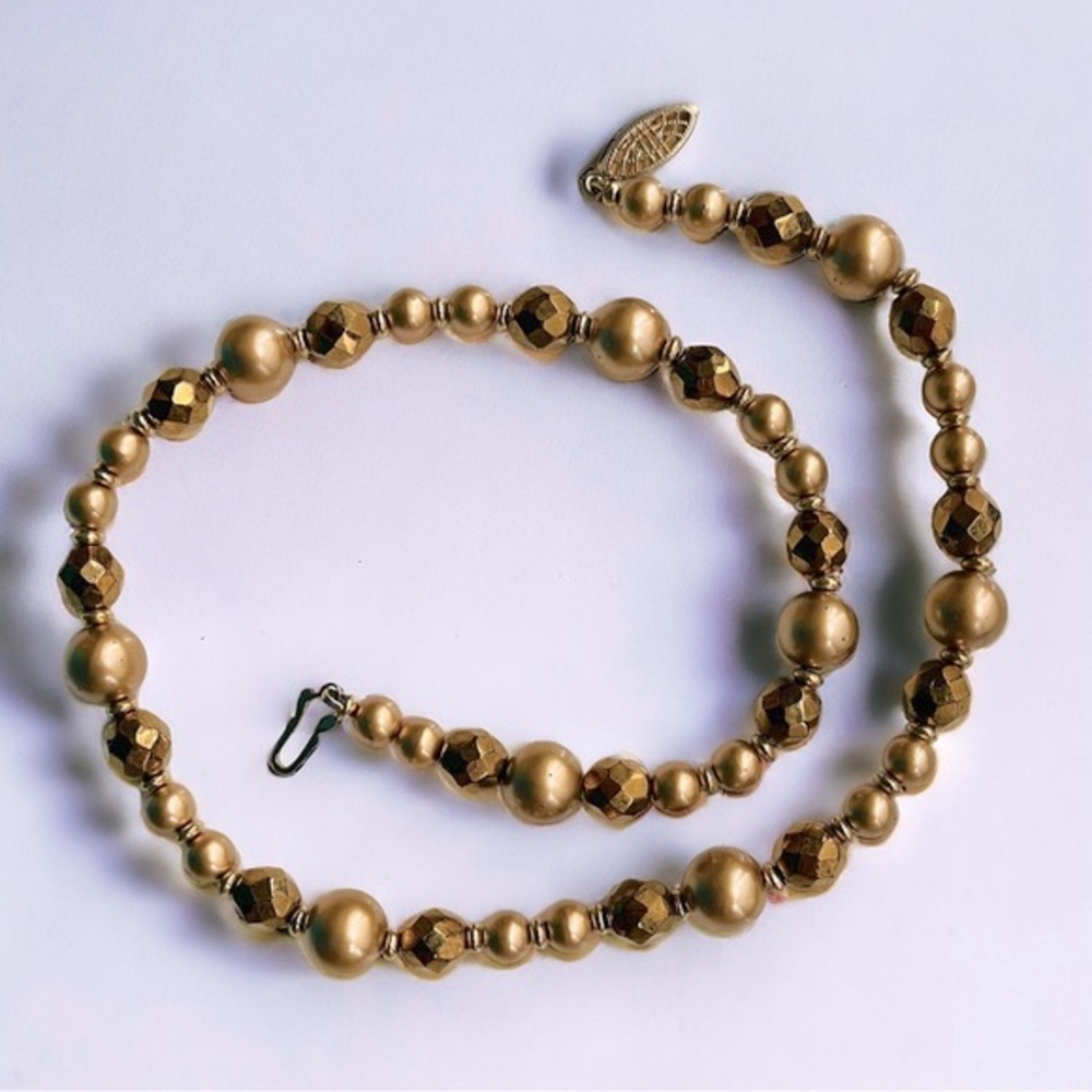 Vintage necklace. Gold color graduated beads. 18”. Good condition.